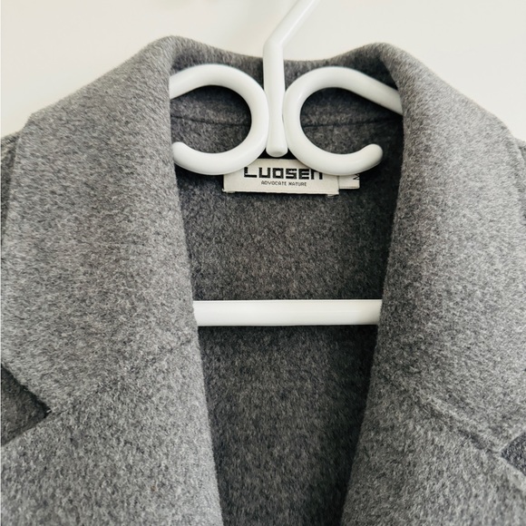 100% Wool Coat in Grey w Stripes - Size M - Picture 3 of 12